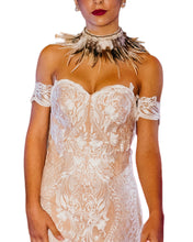 Load image into Gallery viewer, Collar Gargantilla de plumas para novia. Accesorios de Novia Boho Chic. Envio gratuito!