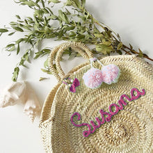 Load image into Gallery viewer, Capazos Playa Niña Personalizado. Regalos niña Comunión. Modelo Caracola.