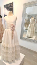 Load image into Gallery viewer, OUTLET VESTIDO LARGO COMUNIÓN. MODELO CORA.