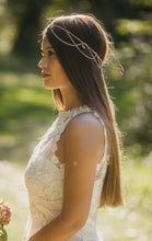 Cargar imagen en el visor de la galería, Tocado de Novia Boho Chic. Tiaras Joya. Modelo Claudia. Envio gratuito!