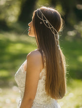 Cargar imagen en el visor de la galería, Tocado de Novia Boho Chic. Tiaras Joya. Modelo Claudia. Envio gratuito!
