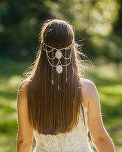 Cargar imagen en el visor de la galería, Tocado de Novia Boho Chic. Tiaras Joya. Modelo Claudia. Envio gratuito!