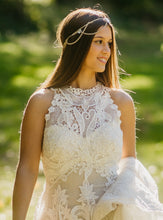 Cargar imagen en el visor de la galería, Tocado de Novia Boho Chic. Tiaras Joya. Modelo Claudia. Envio gratuito!