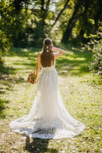 Cargar imagen en el visor de la galería, Tocado de Novia Boho Chic. Tiaras Joya. Modelo Claudia. Envio gratuito!