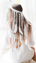 Cargar imagen en el visor de la galería, Tocado Novia Boho Chic. Tocado Novia Plumas Boho. Envio gratuito!