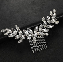 Load image into Gallery viewer, Tocado Novia Bohemio. Tiaras Joya. Modelo Esperia. Envio gratuito!