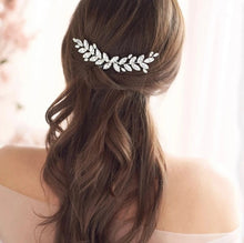 Load image into Gallery viewer, Tocado Novia Bohemio. Tiaras Joya. Modelo Esperia. Envio gratuito!