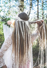 Cargar imagen en el visor de la galería, Tocado/Velo  Novia Boho Chic. Tocado Boho Etnico con macramé. Envio gratuito!
