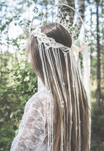 Cargar imagen en el visor de la galería, Tocado/Velo  Novia Boho Chic. Tocado Boho Etnico con macramé. Envio gratuito!