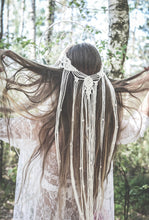 Cargar imagen en el visor de la galería, Tocado/Velo  Novia Boho Chic. Tocado Boho Etnico con macramé. Envio gratuito!