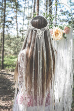 Cargar imagen en el visor de la galería, Tocado/Velo  Novia Boho Chic. Tocado Boho Etnico con macramé. Envio gratuito!