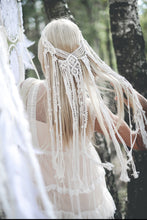 Cargar imagen en el visor de la galería, Tocado/Velo  Novia Boho Chic. Tocado Boho Etnico con macramé. Envio gratuito!