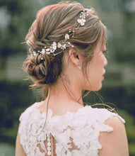 Load image into Gallery viewer, Tocado de Novia Bohemio. Tocado para trenzas o semi recogido. Envio gratuito!