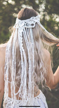 Cargar imagen en el visor de la galería, Tocado/Velo  Novia Boho Chic. Tocado Boho Etnico con macramé. Envio gratuito!