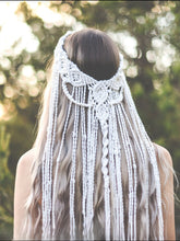 Cargar imagen en el visor de la galería, Tocado/Velo  Novia Boho Chic. Tocado Boho Etnico con macramé. Envio gratuito!