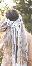 Cargar imagen en el visor de la galería, Tocado/Velo  Novia Boho Chic. Tocado Boho Etnico con macramé. Envio gratuito!