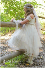 Load image into Gallery viewer, OUTLET VESTIDO COMUNION. 50% DESCUENTO. MODELO ROUSE.