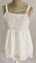 Cargar imagen en el visor de la galería, Pijama corto niña. Regalos Comunión. Modelo Perlas.