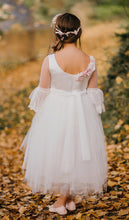 Cargar imagen en el visor de la galería, Vestido Comunión, Arras o Fiesta. Modelo HELGA . 'Hada de las nubes'