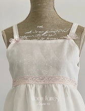 Cargar imagen en el visor de la galería, Pijama corto niña. Regalos Comunión. Modelo Perlas.