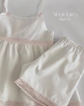 Cargar imagen en el visor de la galería, Pijama corto niña. Regalos Comunión. Modelo Perlas.
