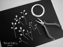 Load image into Gallery viewer, Tiara de Novia ANEMONA. Tocados Joya. Envio gratuito!