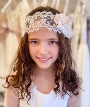 Cargar imagen en el visor de la galería, Turbante Tocado de niña para Comunión, Arras o Ceremonia. Modelo BRUMA
