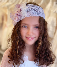 Cargar imagen en el visor de la galería, Turbante Tocado de Comunión con encajes