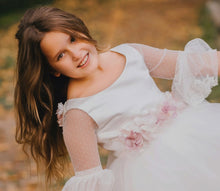 Cargar imagen en el visor de la galería, Vestido Comunión, Arras o Fiesta. Modelo HELGA . 'Hada de las nubes'