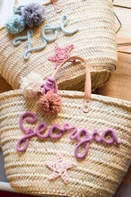 Load image into Gallery viewer, Capazos Playa Niña Personalizados. Modelo Arena. Regalos Comunión.