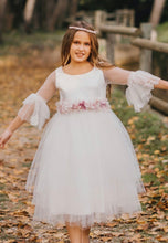 Cargar imagen en el visor de la galería, Vestido Comunión, Arras o Fiesta. Modelo HELGA . 'Hada de las nubes'