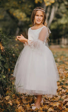 Cargar imagen en el visor de la galería, Vestido Comunión, Arras o Fiesta. Modelo HELGA . 'Hada de las nubes'