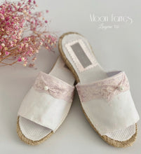 Cargar imagen en el visor de la galería, Zapatillas Lenceria. Modelo GRETHEL . Hada de las Perlas.