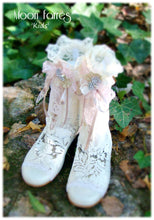 Cargar imagen en el visor de la galería, Botines Encaje de niña para Comunión o Ceremonia. Personalizamos con tu vestido. Modelo EILEEN.