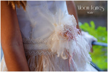Cargar imagen en el visor de la galería, Vestido Comunión, Arras o Fiesta. Modelo TETHUAN . Hada de las plumas.