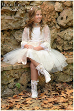 Cargar imagen en el visor de la galería, Botines Encaje de niña para Comunión o Ceremonia. Personalizamos con tu vestido. Modelo EILEEN.