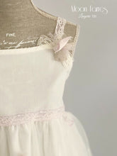 Cargar imagen en el visor de la galería, Pijama Lenceria niña. Regalos Comunión. Modelo TANIA. Reina de las Hadas.