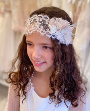 Cargar imagen en el visor de la galería, Turbante Tocado de niña para Comunión, Arras o Ceremonia. Modelo BRUMA