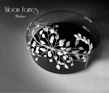 Load image into Gallery viewer, Tiara de Novia ANEMONA. Tocados Joya. Envio gratuito!