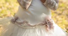 Load image into Gallery viewer, Cinturón para vestido de Comunion o Ceremonia. Hada de las Perlas. Envio Gratuito