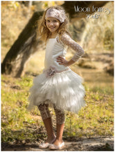 Cargar imagen en el visor de la galería, Turbante Encaje de Comunión o Ceremonia. Hada de las Perlas.