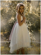 Cargar imagen en el visor de la galería, Vestido de Comunión, Arras o Fiesta. Modelo KARA. Hada de la Pureza.