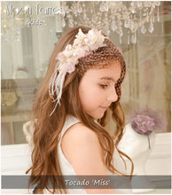 Cargar imagen en el visor de la galería, Tocado de niña para Comunión, Arras o Ceremonia. Modelo MISS PINK.