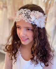 Cargar imagen en el visor de la galería, Turbante Tocado de niña para Comunión, Arras o Ceremonia. Modelo BRUMA
