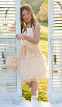 Cargar imagen en el visor de la galería, Vestido Comunión, Arras o Fiesta. Modelo TETHUAN . Hada de las plumas.