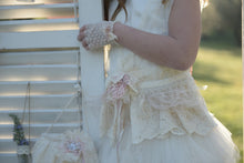 Cargar imagen en el visor de la galería, Vestido Comunión, Arras o Fiesta. Modelo TETHUAN . Hada de las plumas.