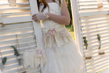 Cargar imagen en el visor de la galería, Vestido Comunión, Arras o Fiesta. Modelo TETHUAN . Hada de las plumas.