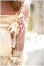 Cargar imagen en el visor de la galería, Turbante Tocado de niña para Comunión o Ceremonia. Modelo VERA