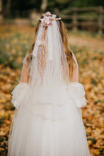Cargar imagen en el visor de la galería, Velo Comunión. Modelo ELGA. Hada de las Nubes.