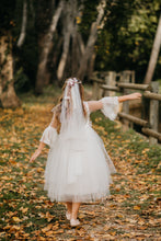 Cargar imagen en el visor de la galería, Velo Comunión. Modelo ELGA. Hada de las Nubes.